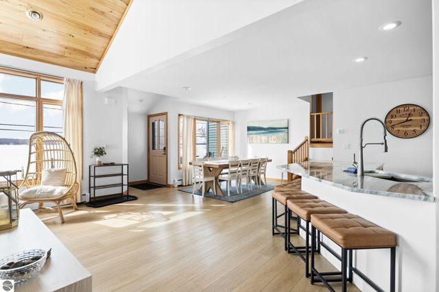 3142 Crystal Drive, Beulah, MI 49612