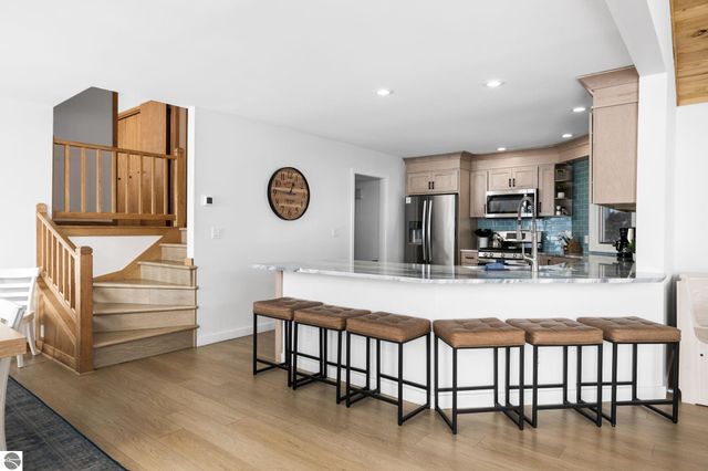 3142 Crystal Drive, Beulah, MI 49612