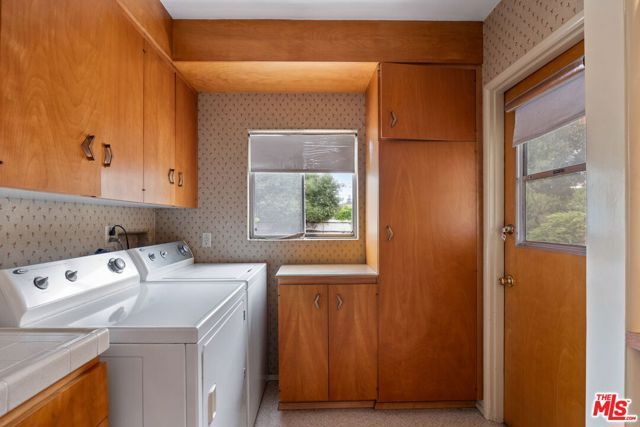 6846 Wish Avenue, Van Nuys (los Angeles), CA 91406