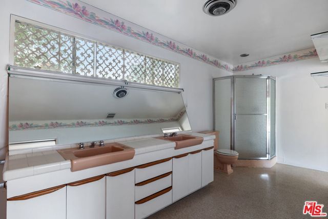 6846 Wish Avenue, Van Nuys (los Angeles), CA 91406