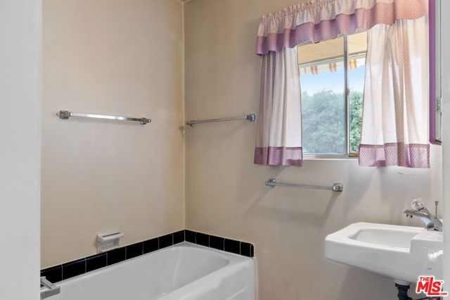 6846 Wish Avenue, Van Nuys (los Angeles), CA 91406