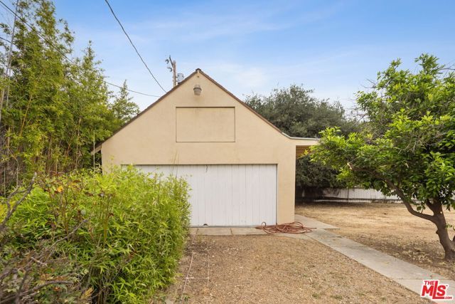 6846 Wish Avenue, Van Nuys (los Angeles), CA 91406