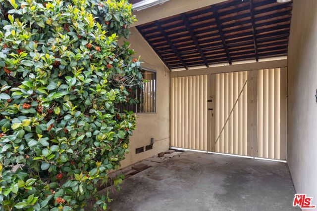 6846 Wish Avenue, Van Nuys (los Angeles), CA 91406
