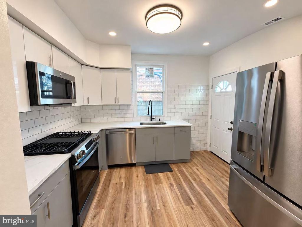 2322 S 11TH ST, Philadelphia, PA 19148 — photo 3