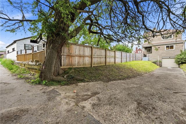 319 N 6th St, Clairton, PA 15025