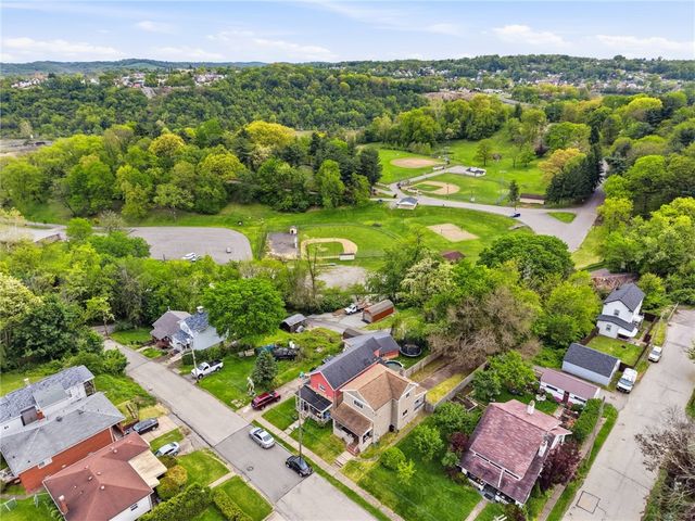 319 N 6th St, Clairton, PA 15025