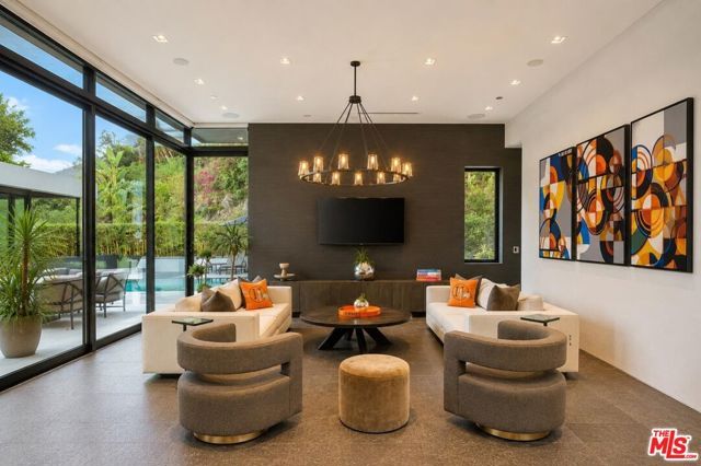 1049 Loma Vista Drive, Beverly Hills, CA 90210