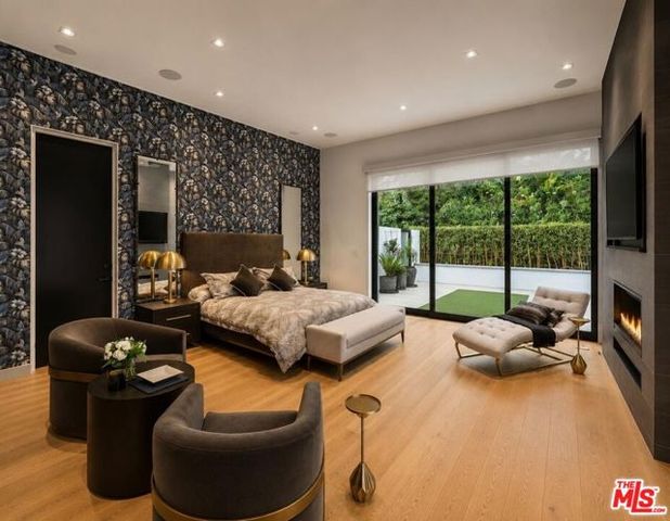1049 Loma Vista Drive, Beverly Hills, CA 90210