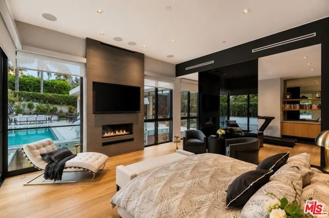 1049 Loma Vista Drive, Beverly Hills, CA 90210