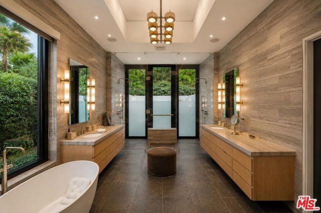 1049 Loma Vista Drive, Beverly Hills, CA 90210