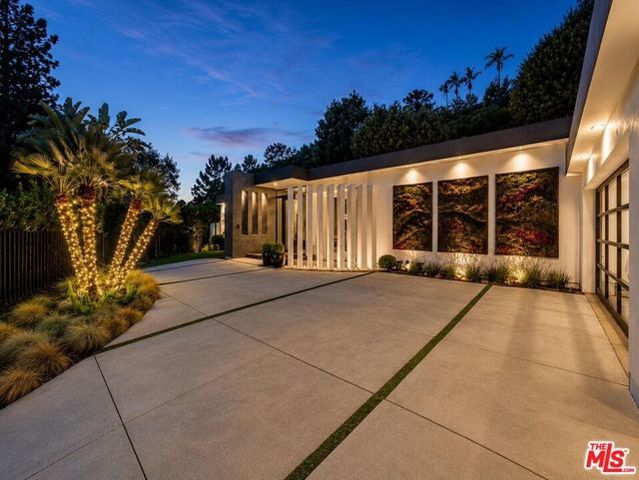 1049 Loma Vista Drive, Beverly Hills, CA 90210