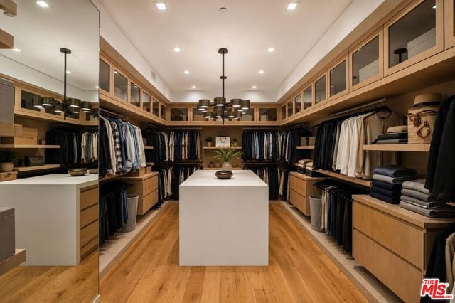 1049 Loma Vista Drive, Beverly Hills, CA 90210