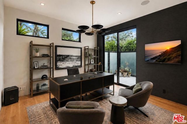 1049 Loma Vista Drive, Beverly Hills, CA 90210