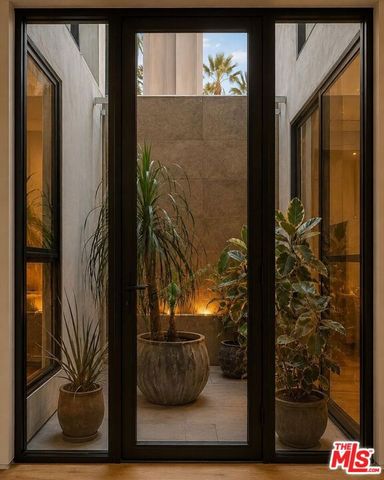 1049 Loma Vista Drive, Beverly Hills, CA 90210