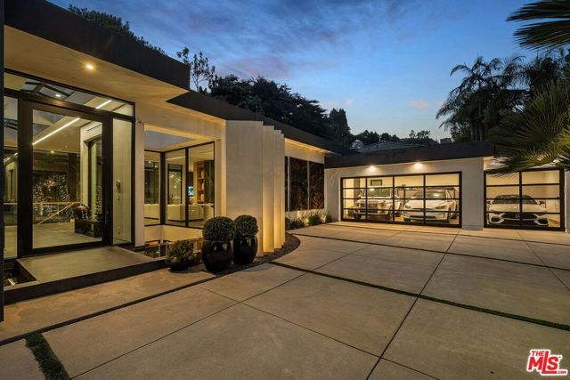 1049 Loma Vista Drive, Beverly Hills, CA 90210