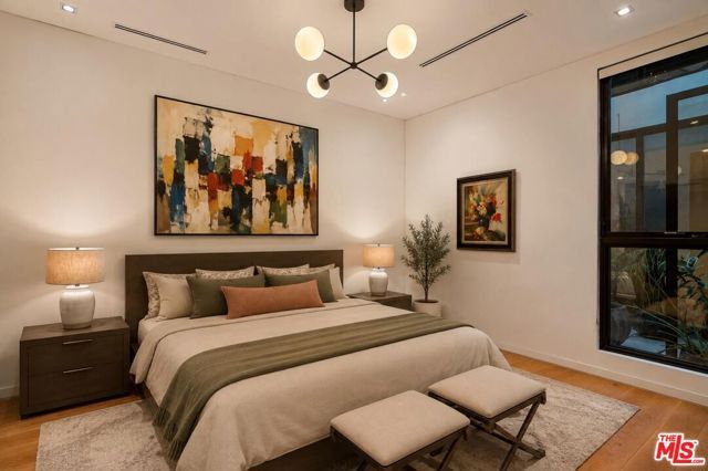 1049 Loma Vista Drive, Beverly Hills, CA 90210