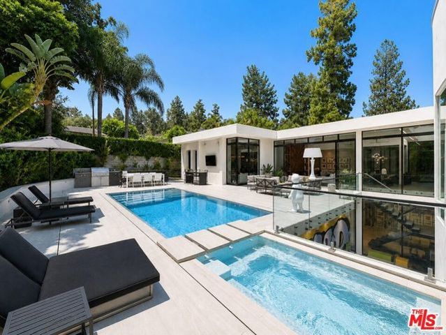 1049 Loma Vista Drive, Beverly Hills, CA 90210