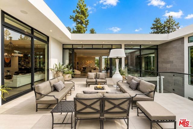 1049 Loma Vista Drive, Beverly Hills, CA 90210