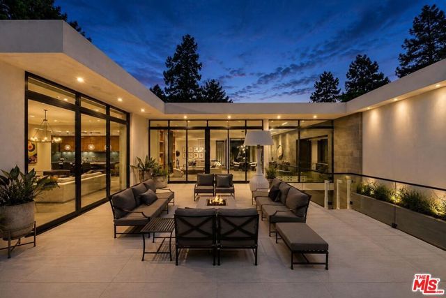 1049 Loma Vista Drive, Beverly Hills, CA 90210