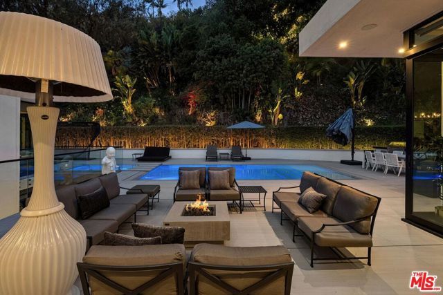 1049 Loma Vista Drive, Beverly Hills, CA 90210