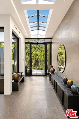 1049 Loma Vista Drive, Beverly Hills, CA 90210