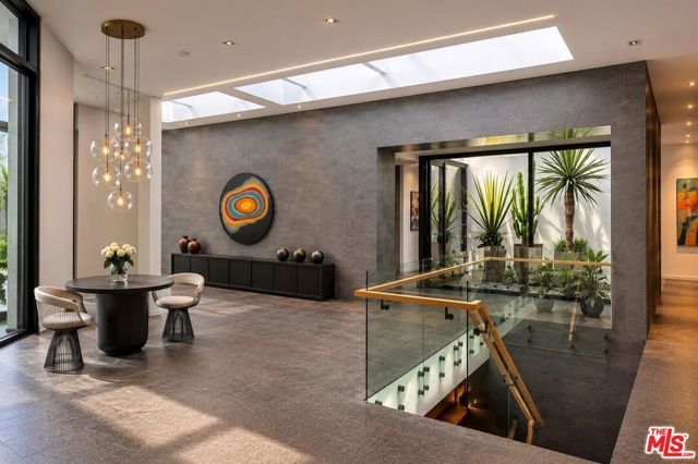 1049 Loma Vista Drive, Beverly Hills, CA 90210