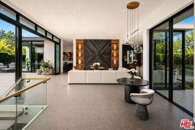 1049 Loma Vista Drive, Beverly Hills, CA 90210