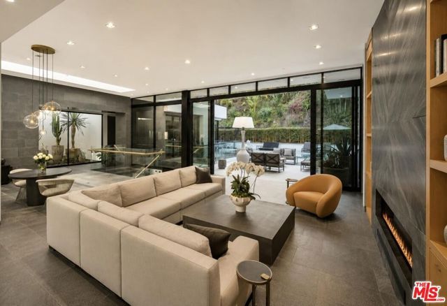 1049 Loma Vista Drive, Beverly Hills, CA 90210