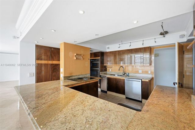 3 Grove Isle Dr C605, Miami, FL 33133