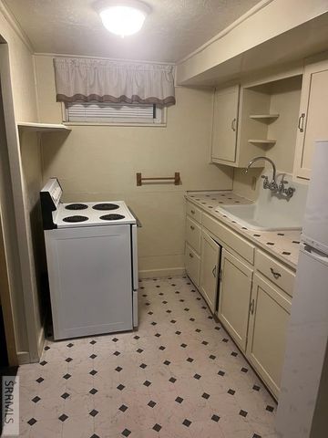 141 S Birch Street, Blackfoot, ID 83221