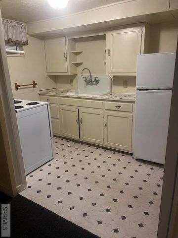 141 S Birch Street, Blackfoot, ID 83221