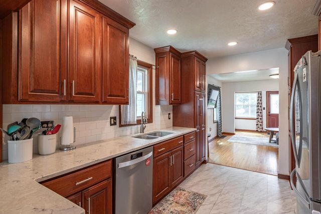1636 Onalaska AVENUE, La Crosse, WI 54603