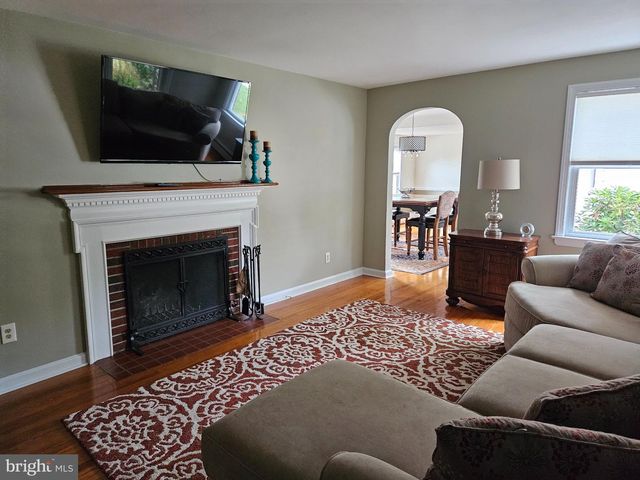 5 E TAUNTON AVE, Berlin, NJ 08009