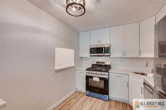 14 Sheffield Court, North Brunswick, NJ 08902