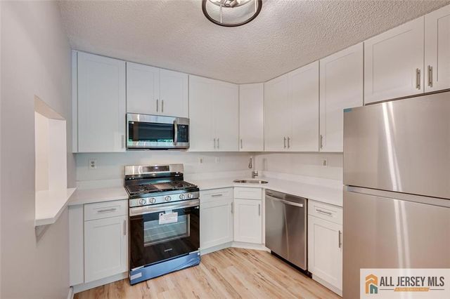 14 Sheffield Court, North Brunswick, NJ 08902