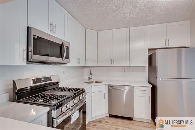 14 Sheffield Court, North Brunswick, NJ 08902