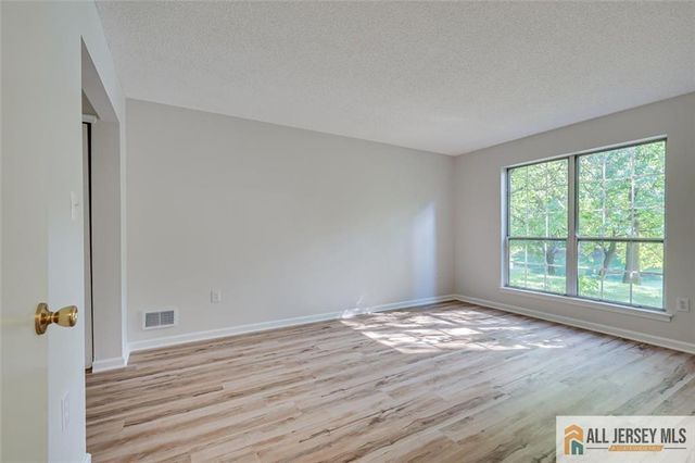 14 Sheffield Court, North Brunswick, NJ 08902