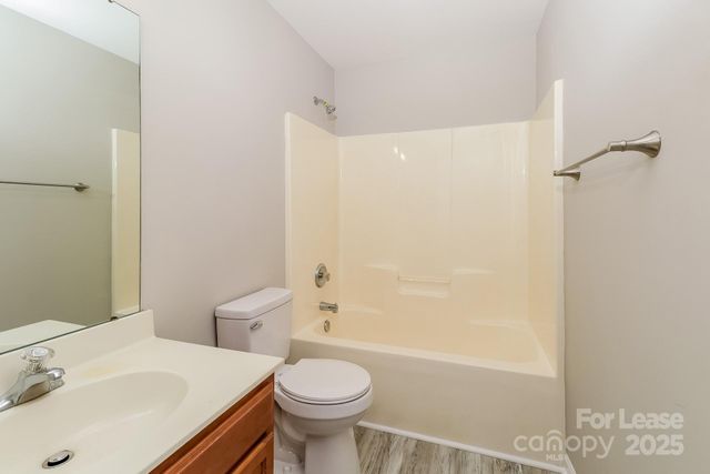 421 Peachtree Road, Charlotte, NC 28216