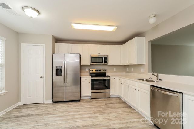 421 Peachtree Road, Charlotte, NC 28216