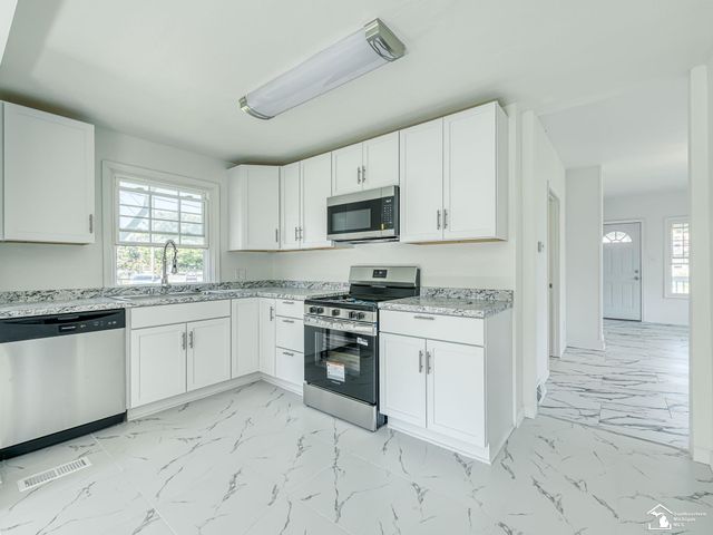 8237 Lewis Avenue, Bedford Twp, MI 48182