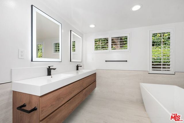 1248 Bienveneda Avenue, Pacific Palisades (los Angeles), CA 90272