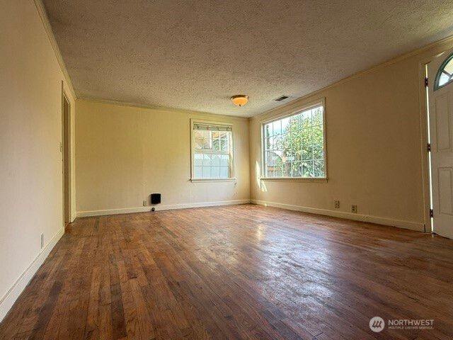 12018 Sand Point Way NE, Seattle, WA 98125