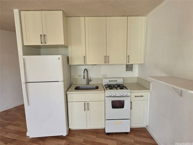 750 Amana Street 1904, Honolulu, HI 96814