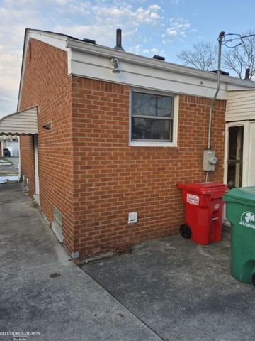 24895 Beck Avenue, Eastpointe, MI 48021