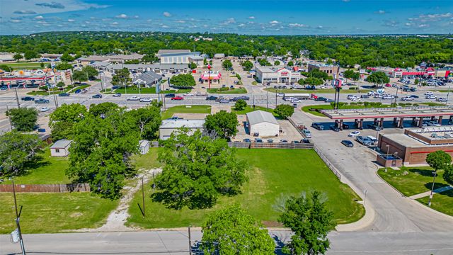 124 Anderson Street, Burleson, TX 76028