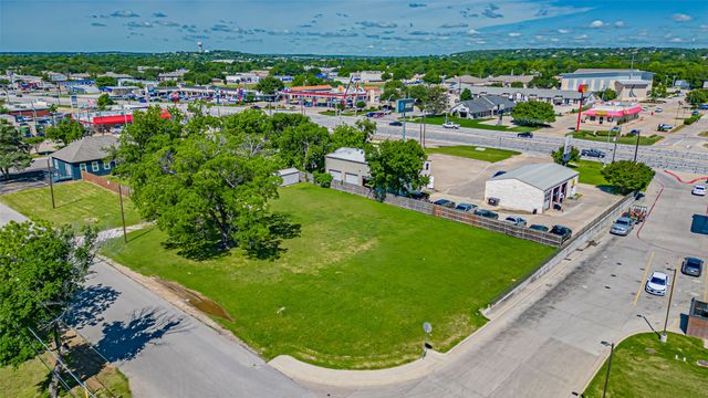 124 Anderson Street, Burleson, TX 76028