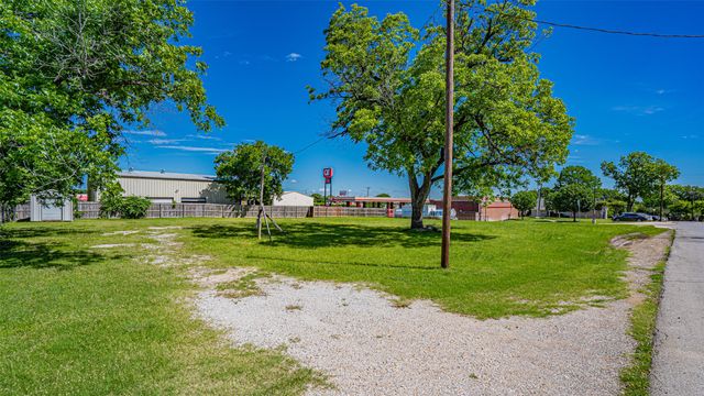 124 Anderson Street, Burleson, TX 76028