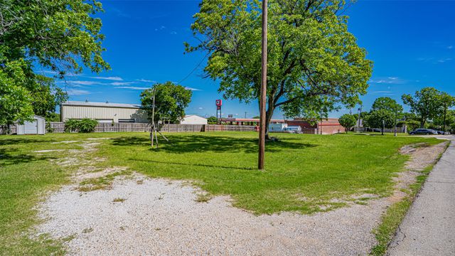 124 Anderson Street, Burleson, TX 76028
