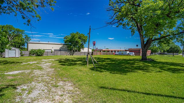 124 Anderson Street, Burleson, TX 76028