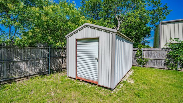 124 Anderson Street, Burleson, TX 76028